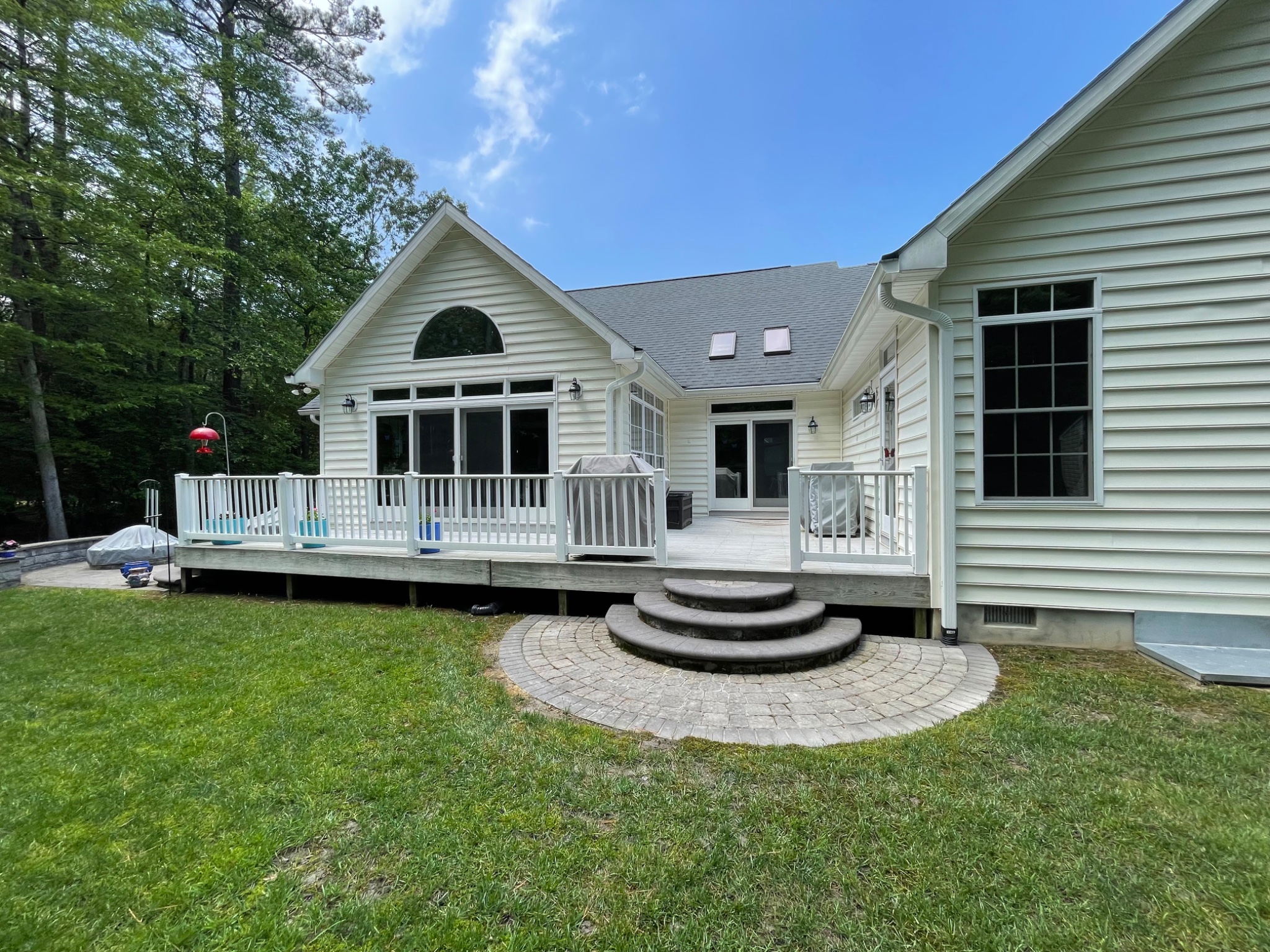 Before photo of an old wood deck in North Carolina prior to a Trex composite deck resurfacing by Titan Decks.