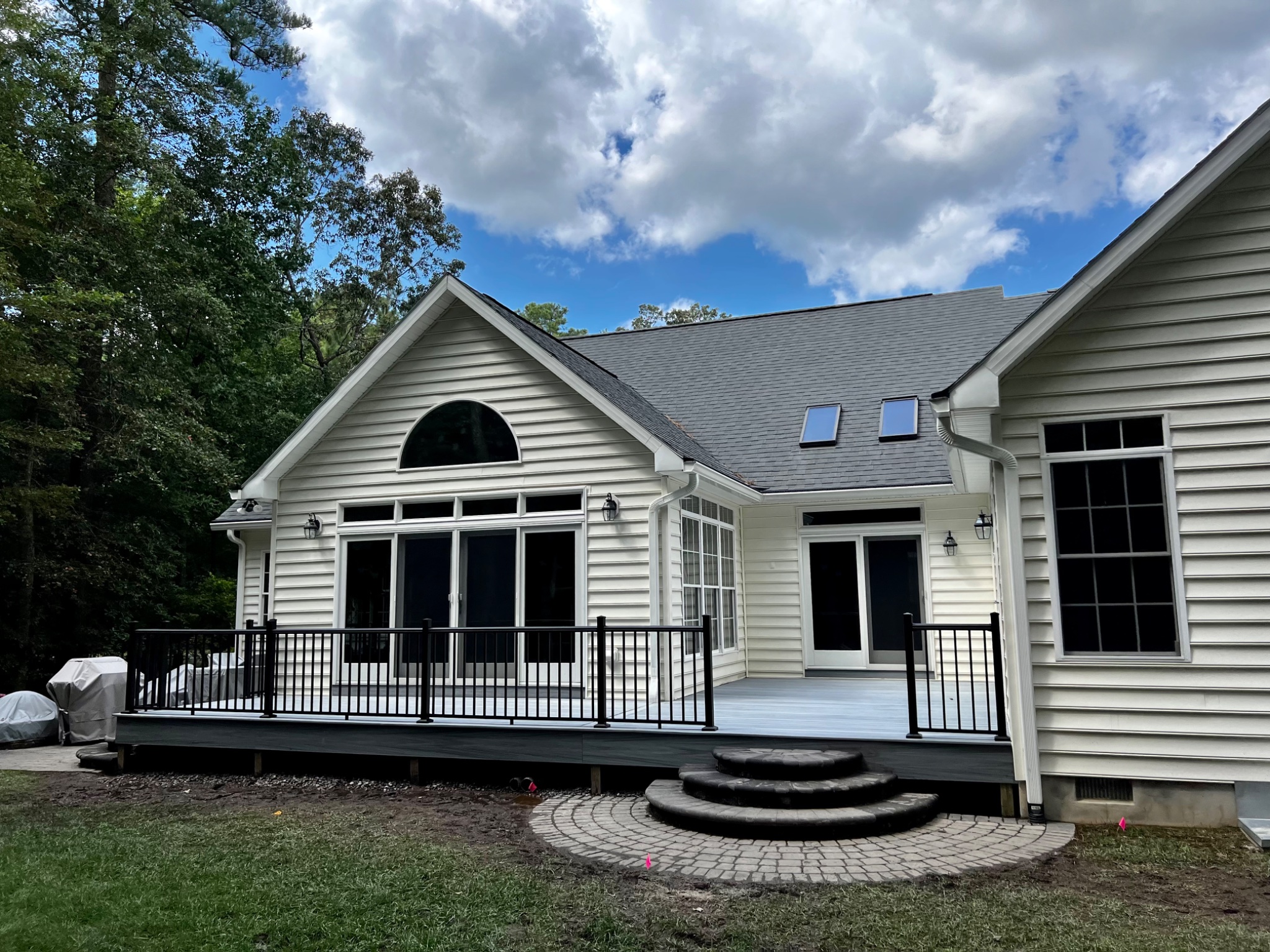 After photo of a finished Trex Foggy Wharf composite deck with black aluminum Signature railings by Titan Decks.